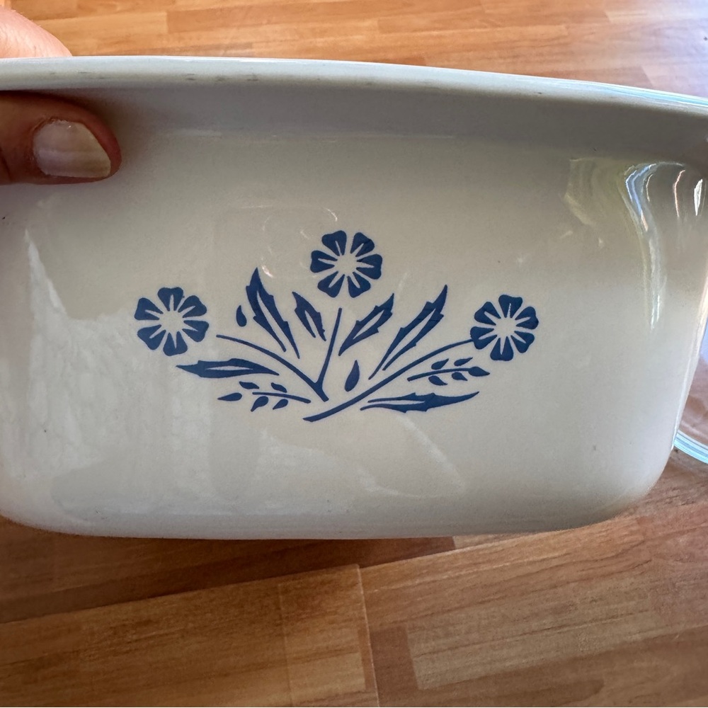 Corning ware Dutch oven 4 quarts p-34-B Pyrex white with blue design